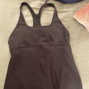Lululemon sports top, with padding, black in color size 6